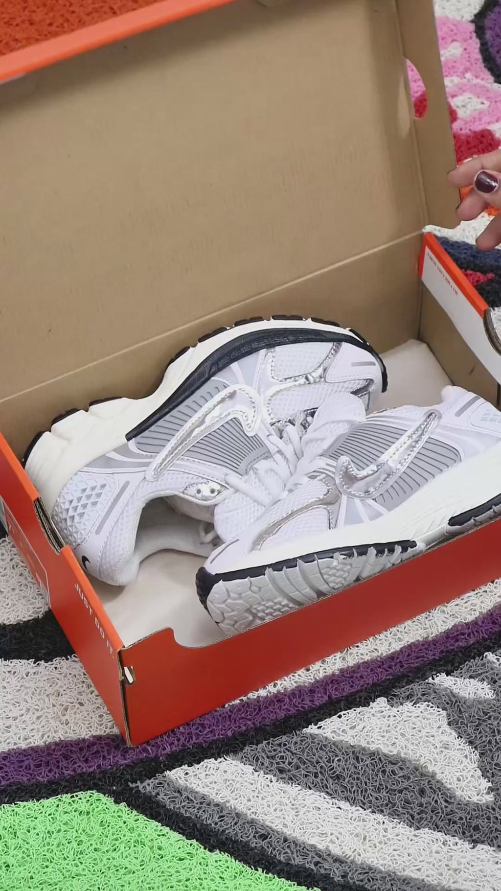 Y24 ZAPATILLAS VOMERO